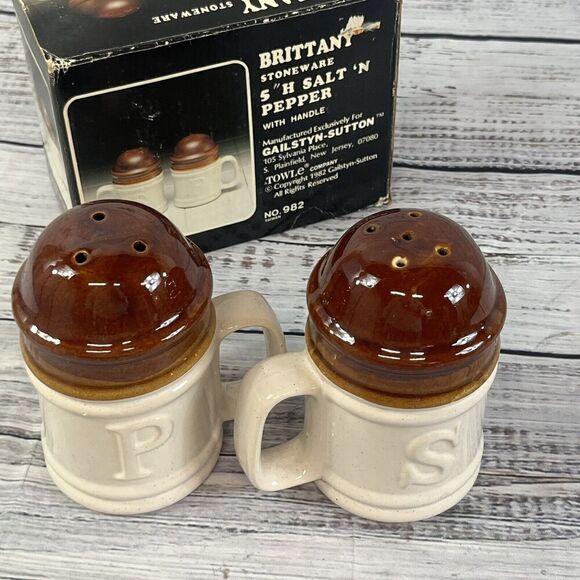 Vintage Brittany Stoneware 5" Salt N Pepper Shakers w/ Handles 1982 - Picture 9 of 9